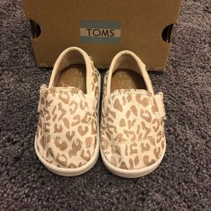 SOLD TOMS 3T girls cheetah shoes